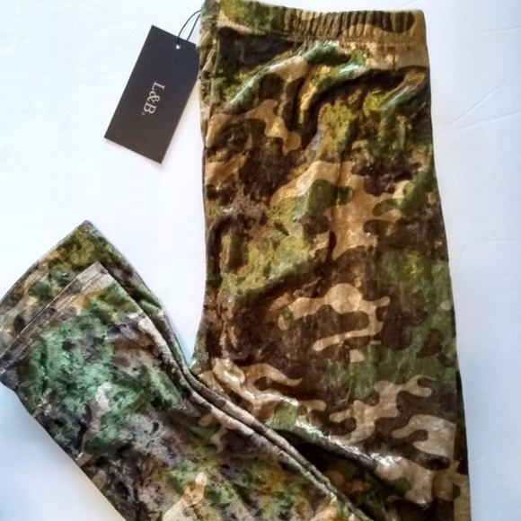 Lucky & Blessed Velvet Camo Leggings 🎉🎊HP🎉🎊 - Picture 5 of 5